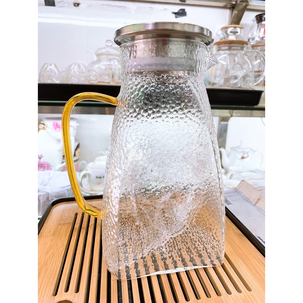 Bình thủy tinh chịu nhiệt lên tới 400 độ C dáng cao bẹt 1,6L nắp inox bạc quai vàng