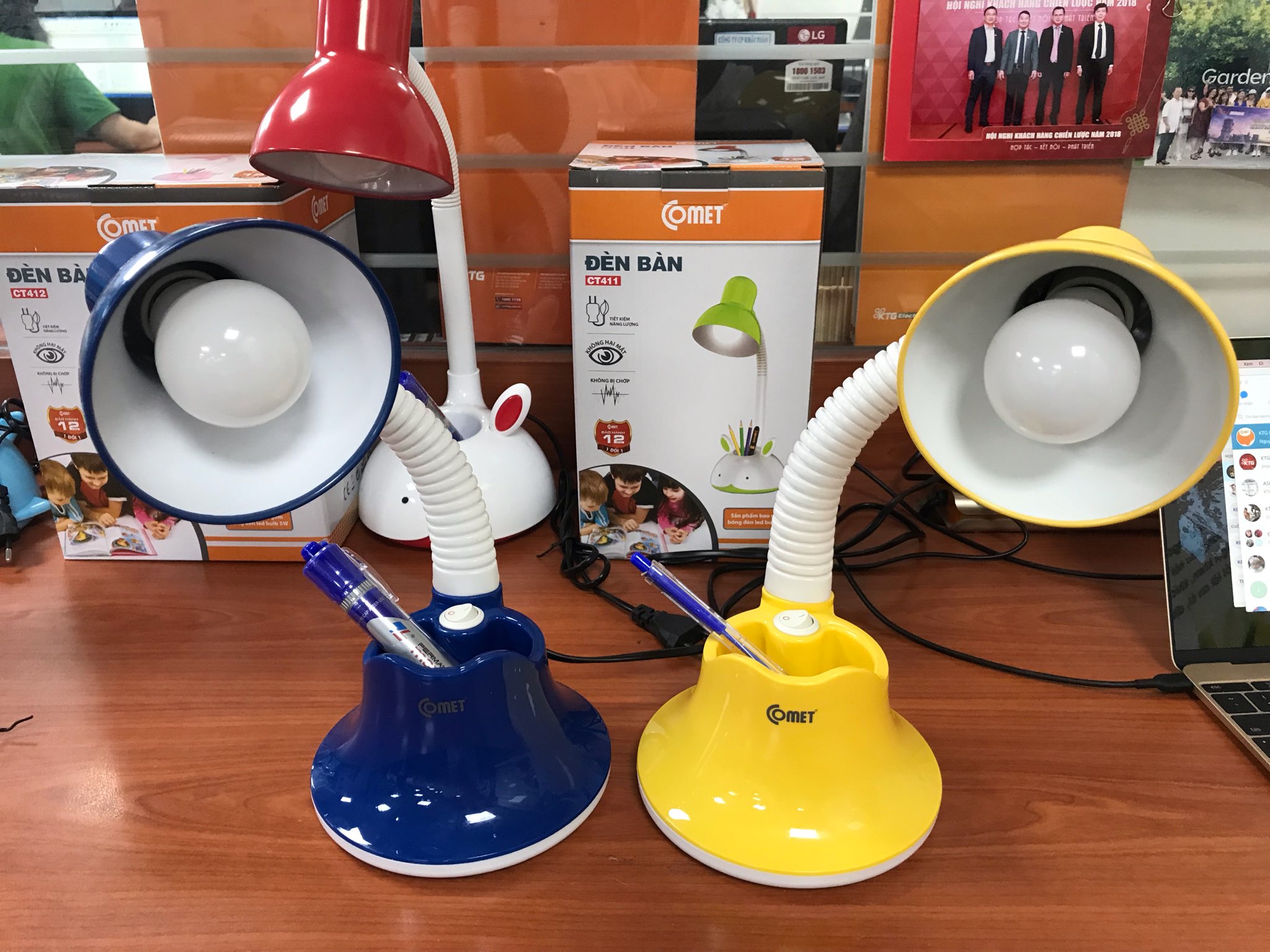 Đèn Bàn Học Sinh Comet CT413