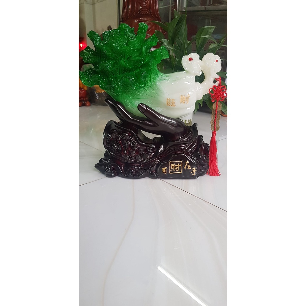 Tượng Bắp Cải Phong Thuỷ Xanh To Đẹp Trên Bàn Tay Nắm Giữ trọn Bắp Cải 5 Đồng Tiền Ngũ Phúc Dây Đỏ Đế Gỗ Tài lộc May Mắn Ý nghĩa bàn tay làm nên sự nghiệp gia chủ nắm giữ thu hút  của cải tài lộc tiền tài vào Size Cao 36cm Ngang 35cm Sâu 15cm ạ