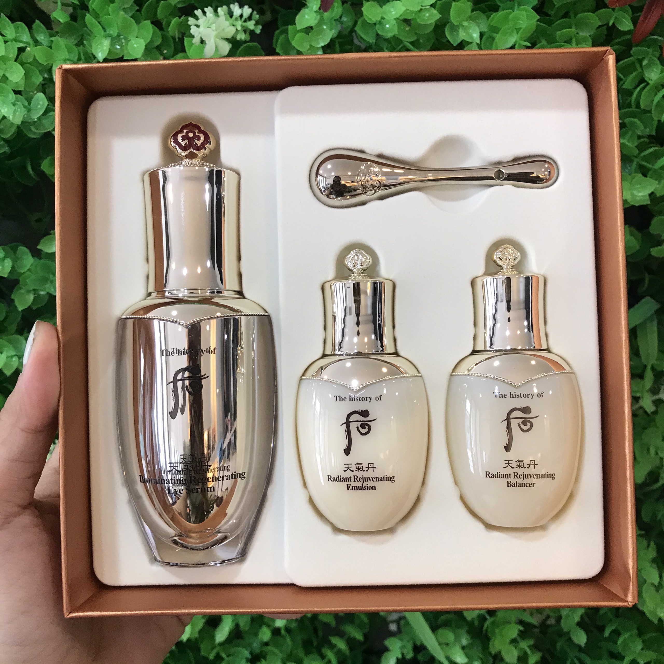 Bộ tinh chất dưỡng mắt Whoo CGD Illuminating Reg Eye Serum set