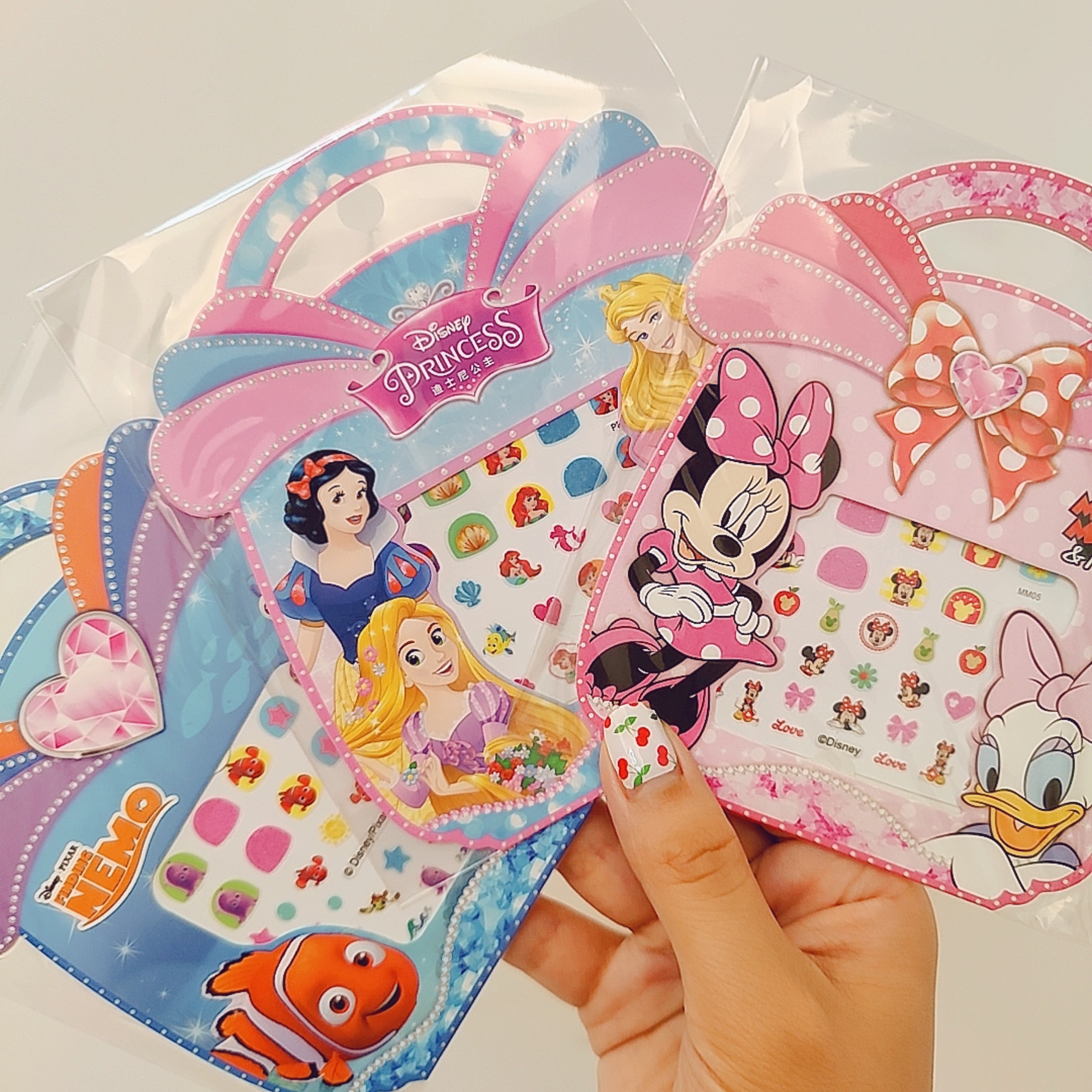 Combo 5 tờ Nail Sticker ngẫu nhiên , miếng dán móng tay hoạt hình kiểu túi xách nơ Frozen Sofia Princess Toy Pooh Minnie cho trẻ em 001