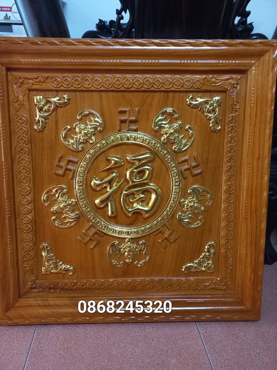 Tranh phong thủy ngũ phúc lâm môn bằng gỗ gõ đỏ kt mặt vuông 67×67×4cm