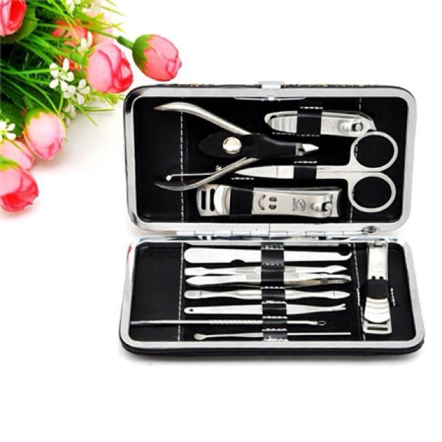 Bộ bấm móng tay 12 món.