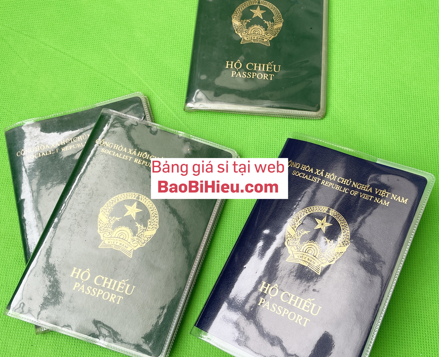 Vỏ bao hộ chiếu (passport) dẻo trong có khe đựng vé máy bay và các thoại thẻ hiệu bamarau B132