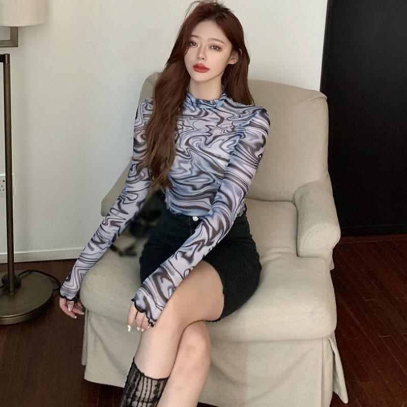 Áo thun tay dài dáng ôm in hoa văn độc đáo cho nữ