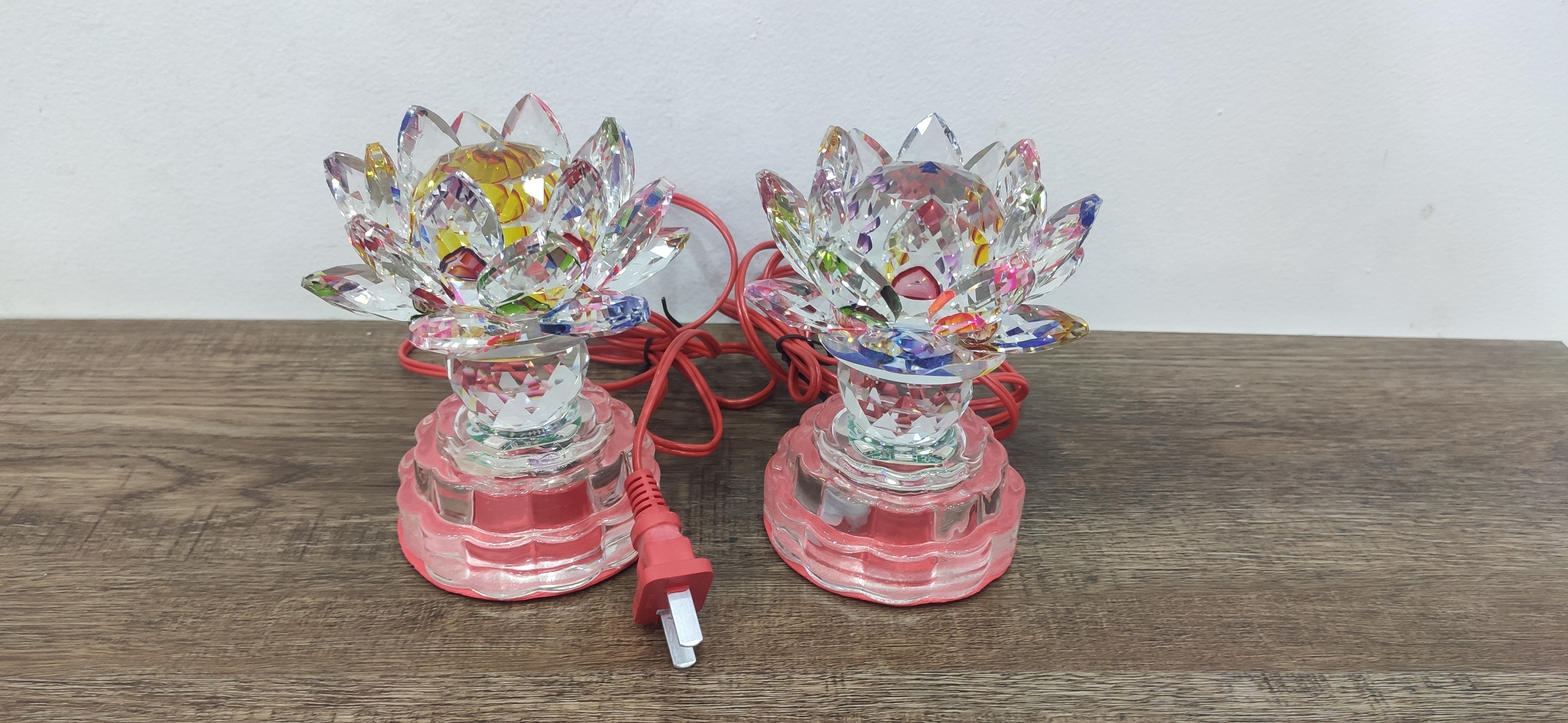Bộ 2 chiếc đèn thờ hoa sen pha lê đổi màu, cắm điện - 501 - D8/11 x H12 cm