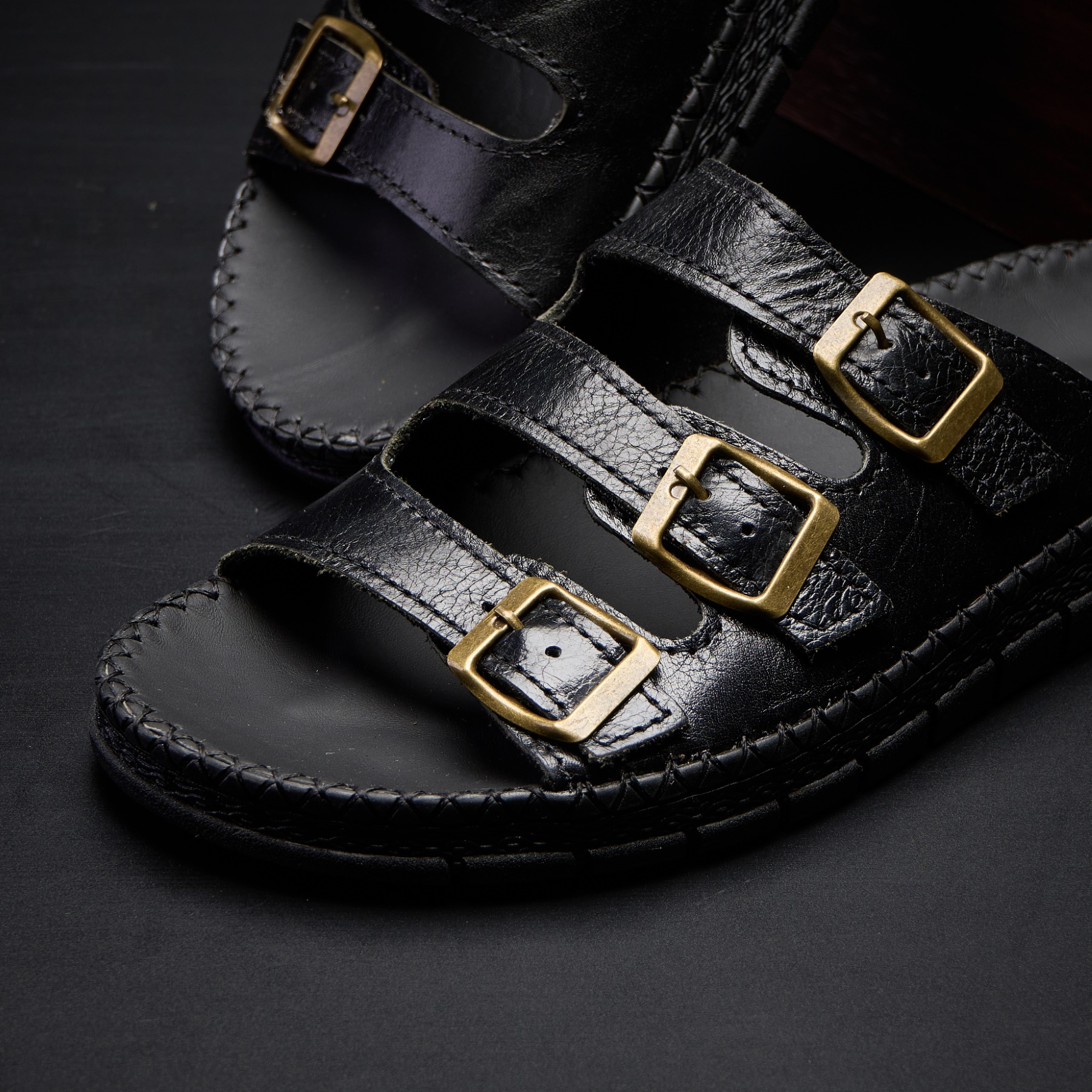 Dép Nam Quai Ngang Da Bò 3 Quai Khóa Đồng Sang Trọng Phong Cách Trẻ Trung Tiện Lợi Êm Chân