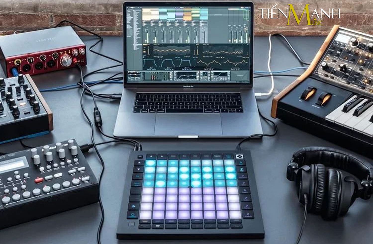 Novation Launchpad Pro MK3 Bàn phím sáng tác - Sản xuất âm nhạc Producer Professional 64-Pad Grid Ableton Live - Kèm Móng Gẩy DreamMaker