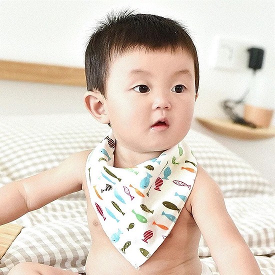 Khăn yếm tam giác vải cotton có 3 cúc bấm giữ ấm cổ cho bé