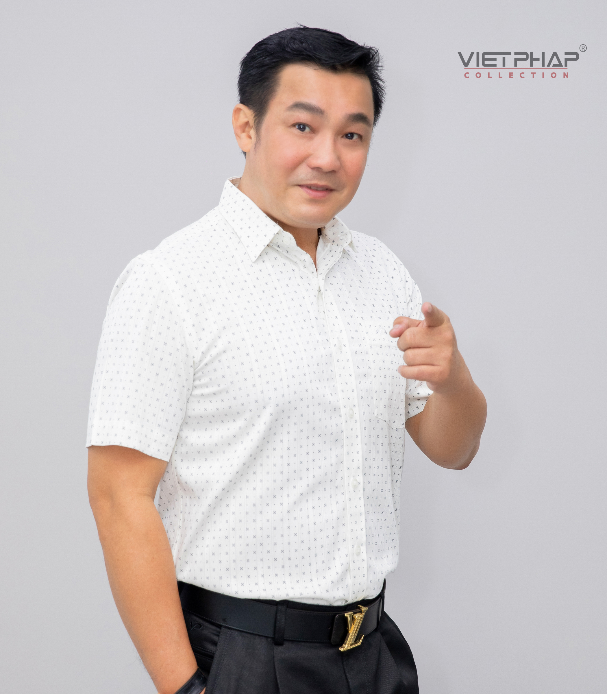 Áo Sơ Mi Nam Trung Niên Tay Ngắn Vạt Ngang Lụa Cao Cấp 9503 Việt Pháp