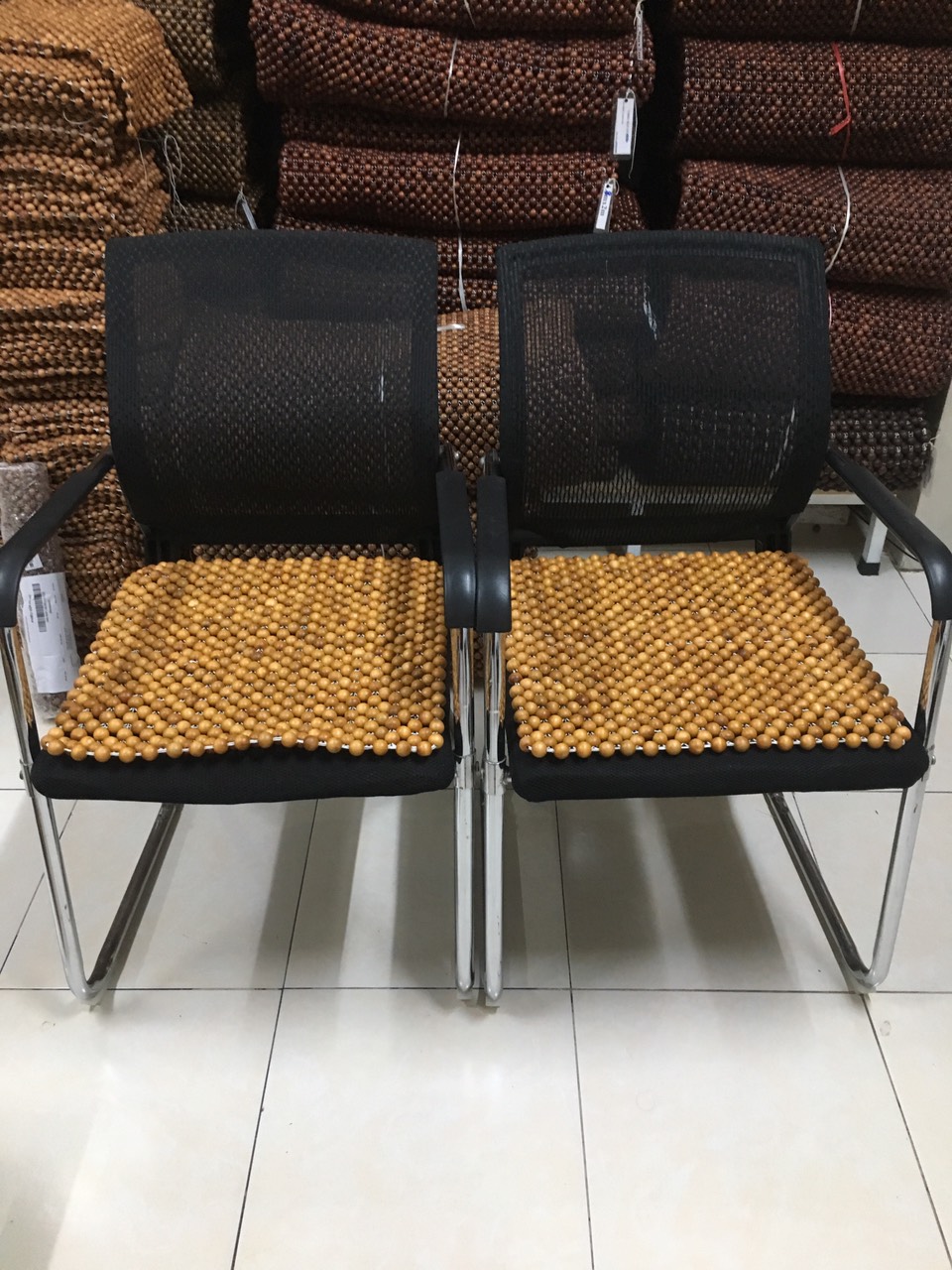 Combo 2 tấm chiếu hạt gỗ Pơ Mu , Lót ghế xoay văn phòng hạt gỗ pơ Mu hạt 18ly