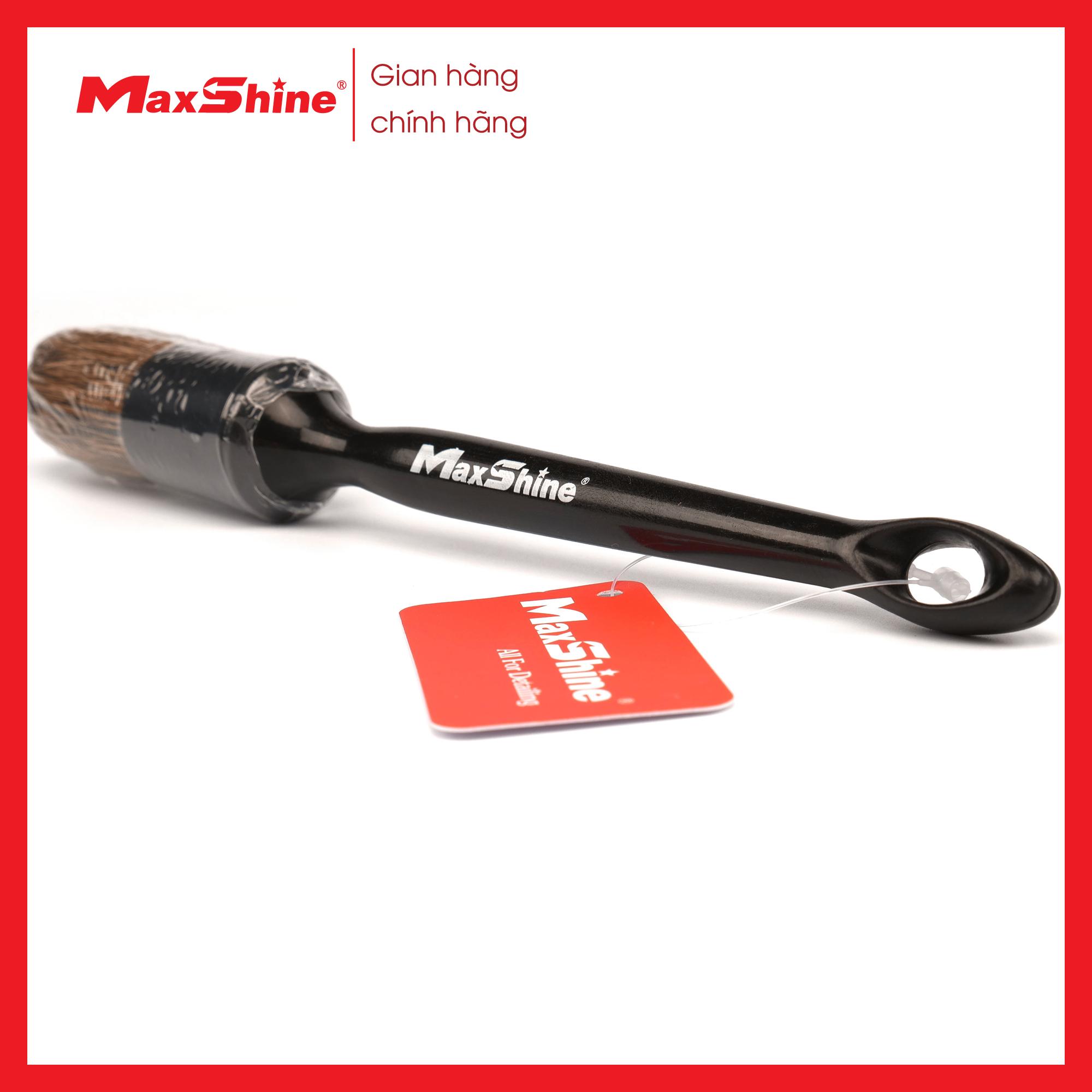 Bàn chải vệ sinh chi tiết cao cấp Maxshine 704612 với các sợi lông mềm mại, được gắn chặt vào thân chổi giúp hạn chế tình trạng bị rụng lông khi sử dụng