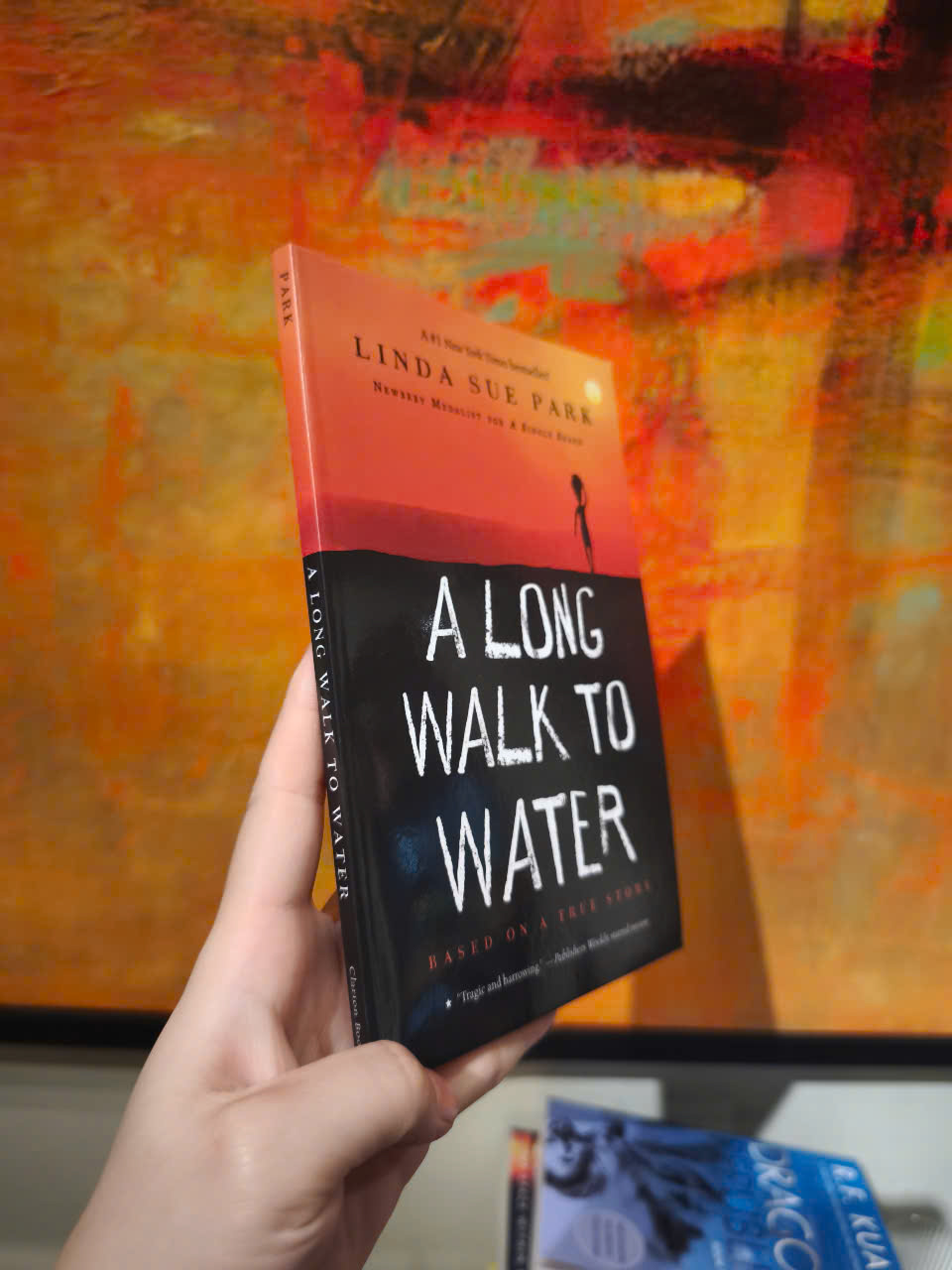 Sách - A Long Walk to Water: Based on a True Story by Linda Sue Park #1 Best Seller in Children's Africa Books/Ngoại văn chính hãng