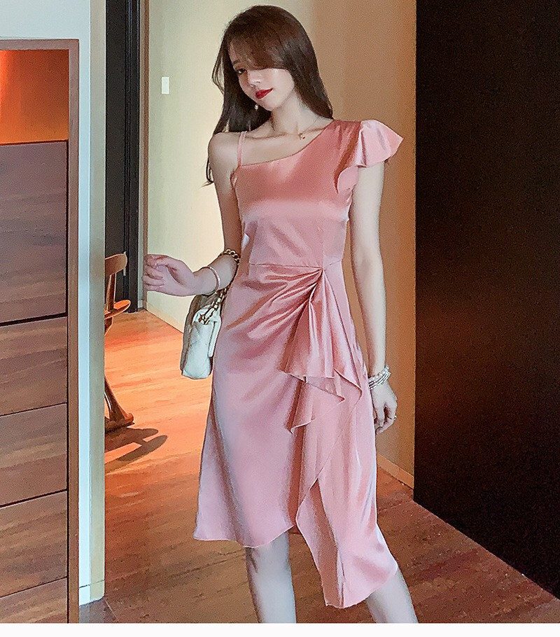 ĐẦM XOÈ TRỄ VAI NHÚN BÈO