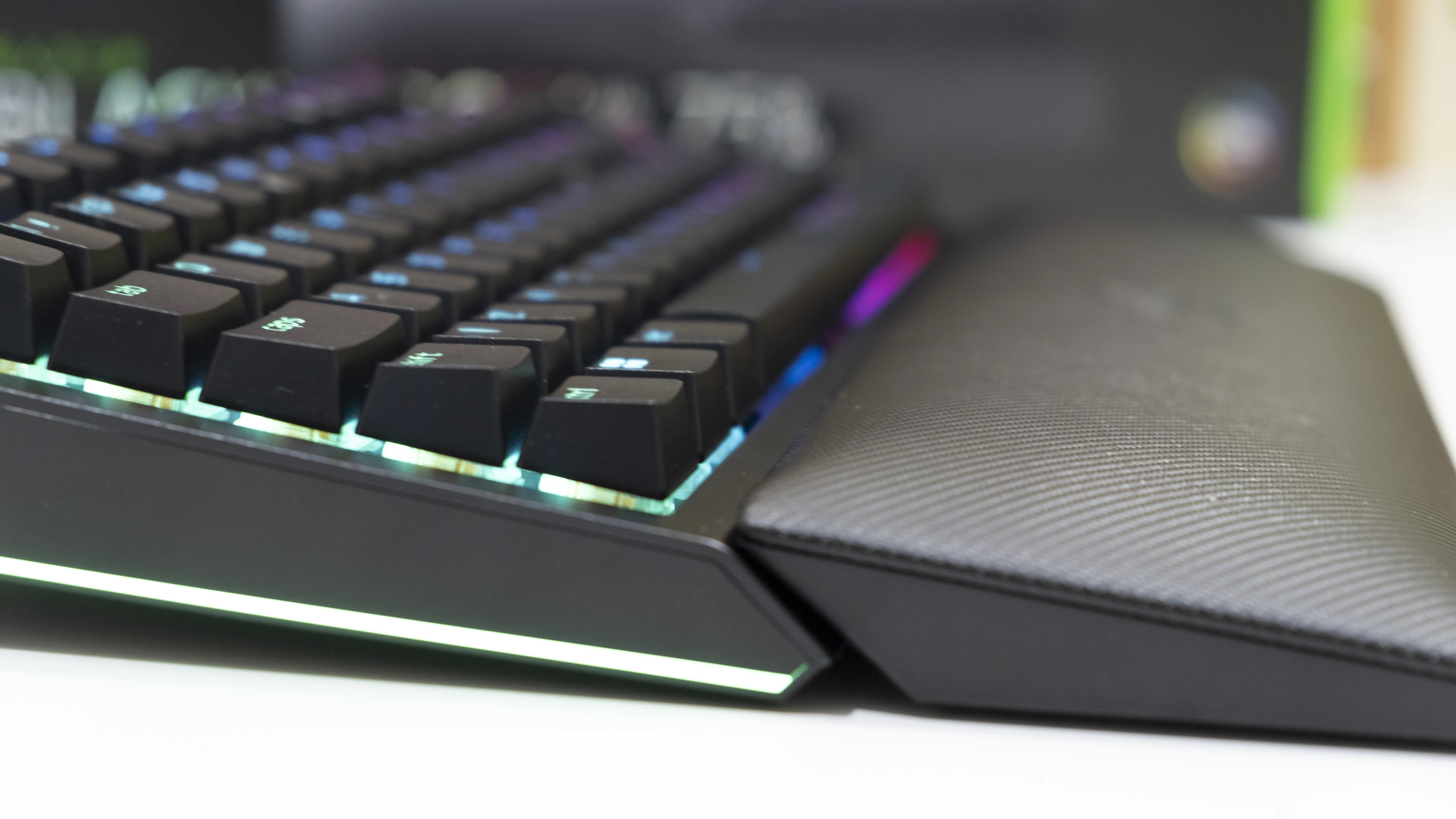 Bàn phím cơ Razer BlackWidow V4 75% - Hot-swappable Mechanical Gaming Keyboard - Hàng chính hãng, bảo hành 2 năm