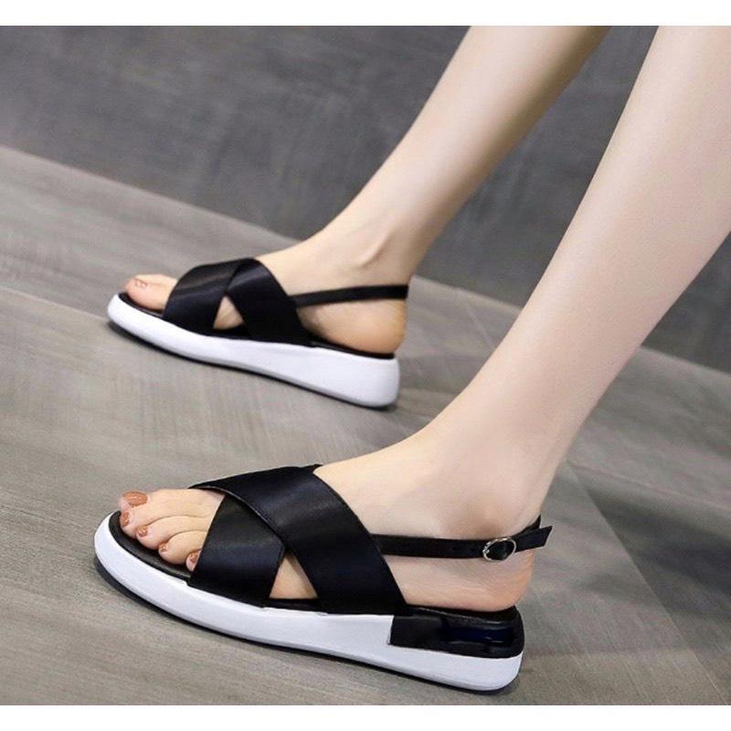 Sandal quai lụa chéo đen kem đế dày mềm quai cài sau - 3P