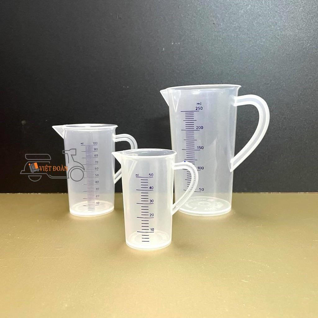 Ly / Ca ĐONG ĐỊNH LƯỢNG, PHA CHẾ 3 dung tích 50, 100, 250 ml. Chất liệu NHỰA DÀY, VẠCH ĐỊNH LƯỢNG IN ĐẬM