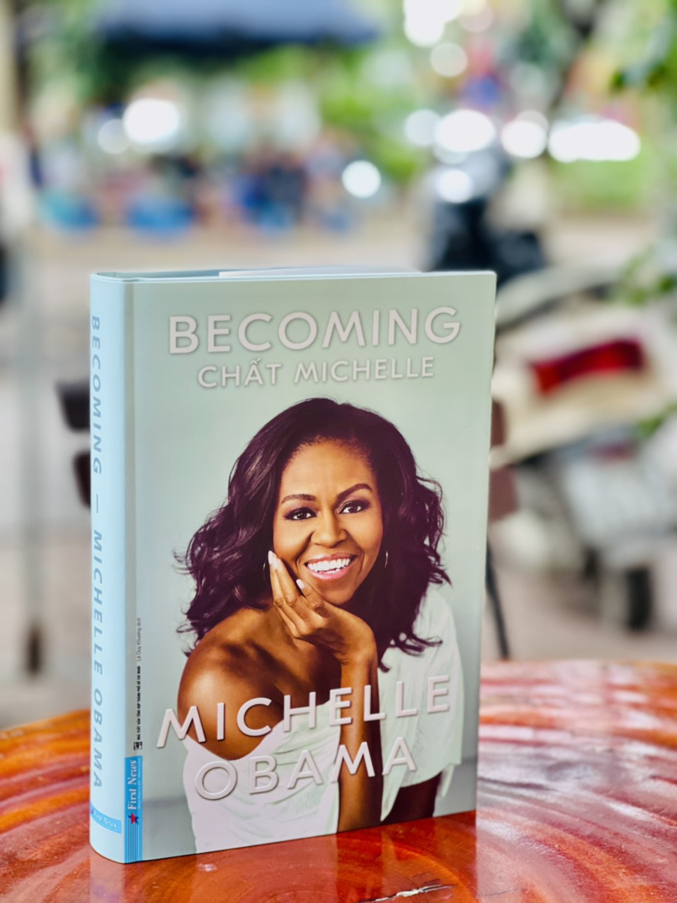  (Bìa cứng) CHẤT MICHELLE - Michelle Obama - Lê Duy Khương dịch - First News