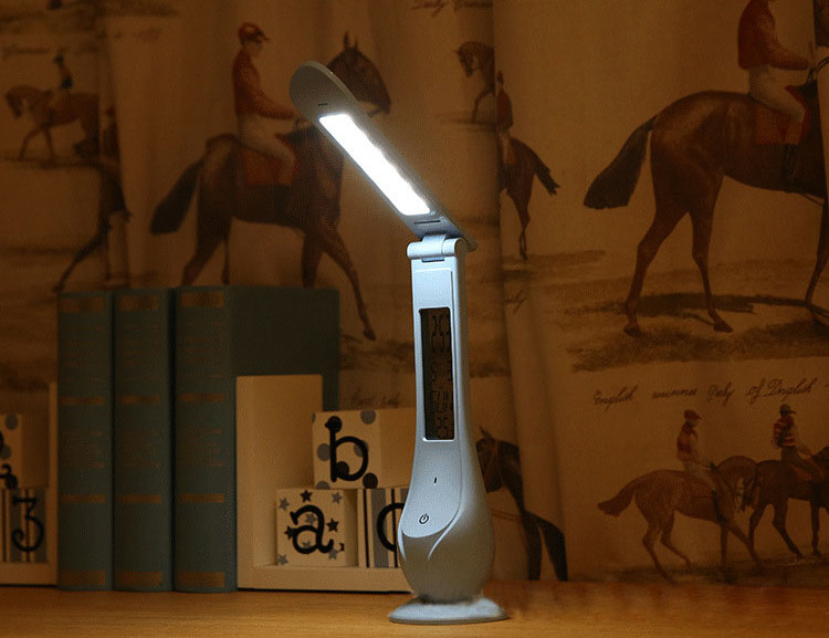 Đèn led để bàn cảm ứng chạm Q2 - Màu ngẫu nhiên