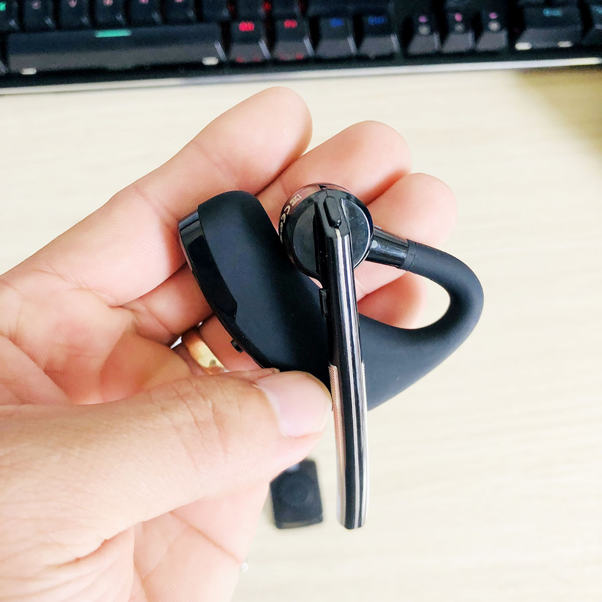 Tai nghe không dây bluetooth cho bộ đàm