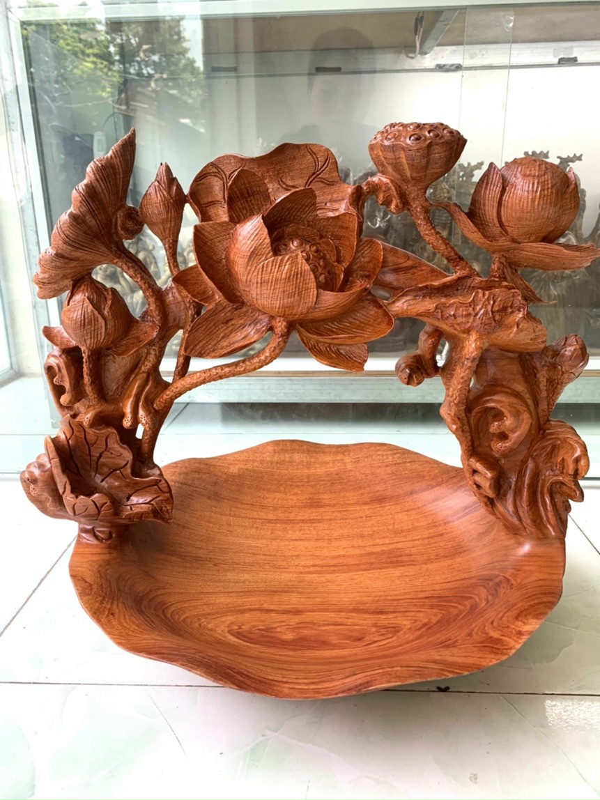 Giỏ đựng hoa quả trạm khắc hoa sen bằng gỗ hương đá kt 35×43×37cm