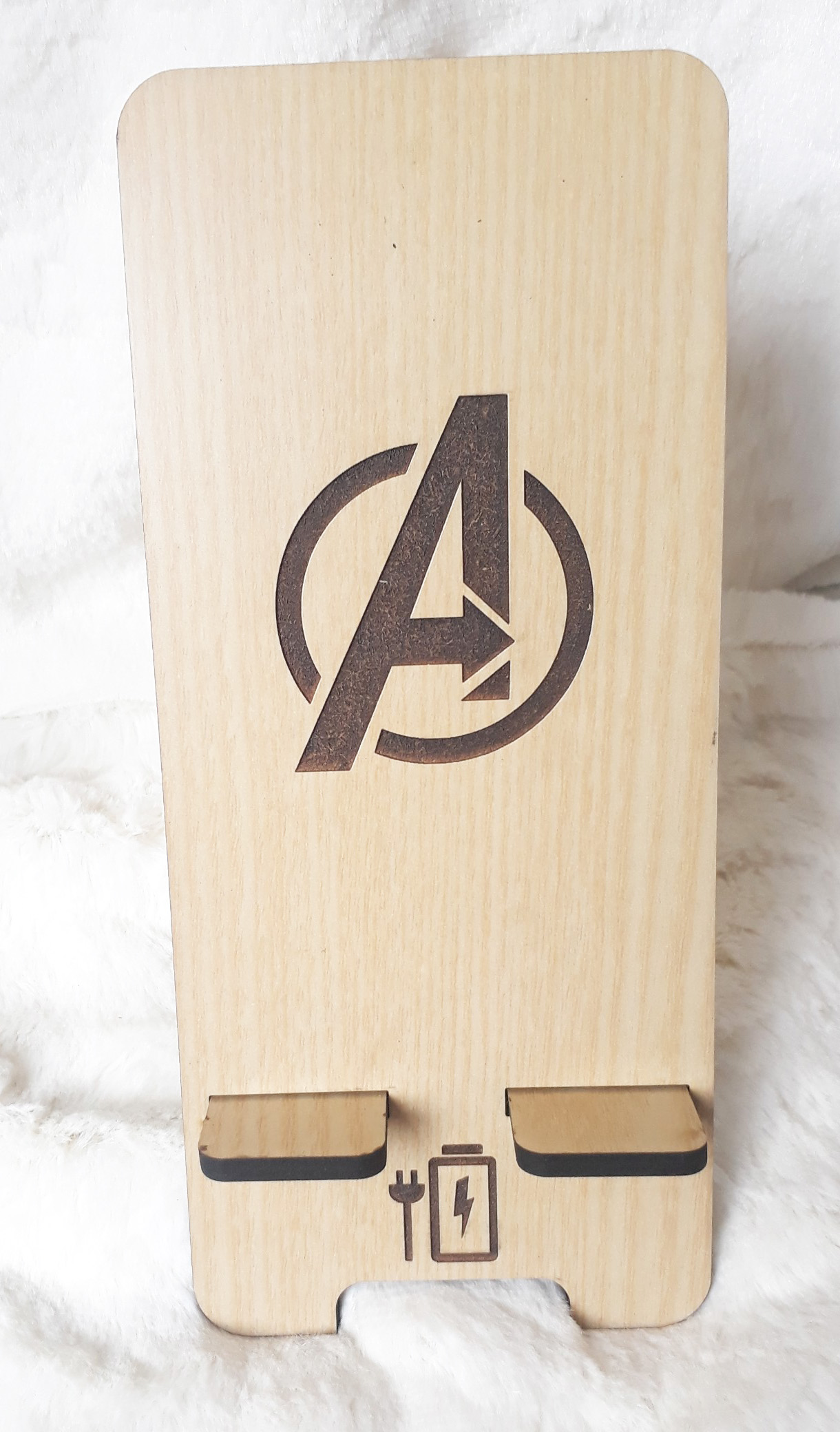 Combo 2 cái đế để điện thoại khắc laser hình biệt đội siêu anh hùng avenger độc đáo nhỏ gọn thích hợp cho tất cả các dòng diện thoại, ipad