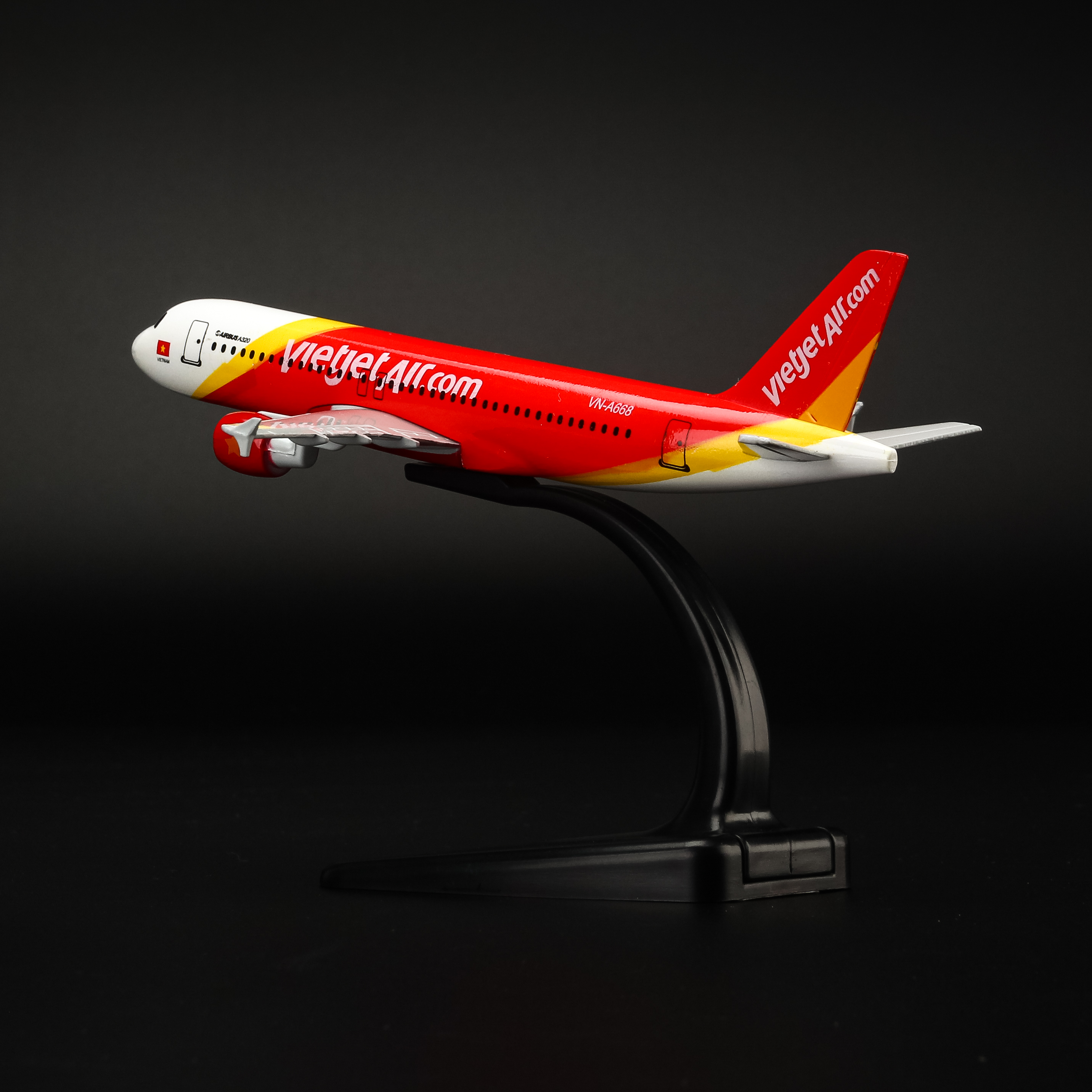 Mô Hình Máy Bay Trưng Bày Vietjet Airl Everfly (Trắng Đỏ Vàng)