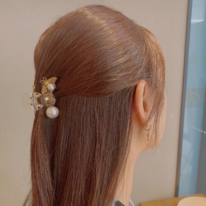 Khuyên trai ong lấp lánh Bisou phong cách vintage