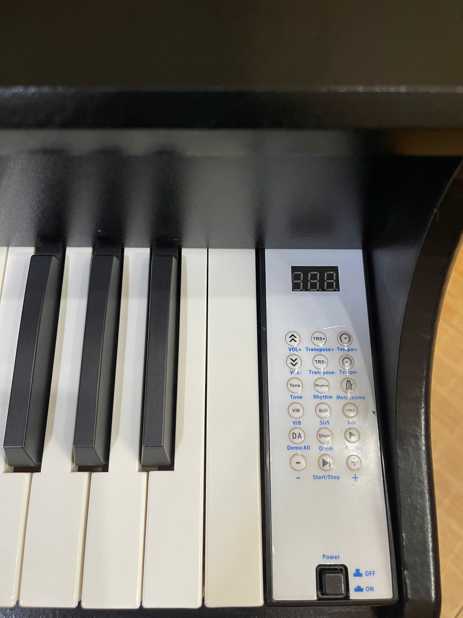 Đàn Piano Gỗ 37 Phím Woim-Baby Bản Quốc Tế Cho Trẻ Tập Chơi Có Ghế, Chân Đế, Giá Nhạc, Cổng Cắm Headphone, Pedal Và Micro