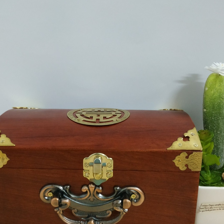 Hộp đựng con dấu nắp khum mặt chữ thọ quai đồng gỗ hương