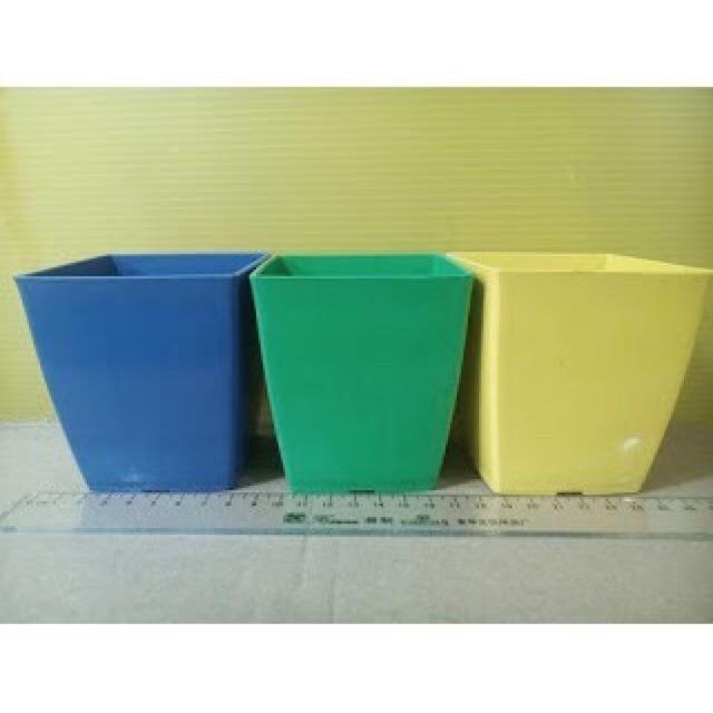 Chậu nhựa trồng cây dáng vuông nhỏ
