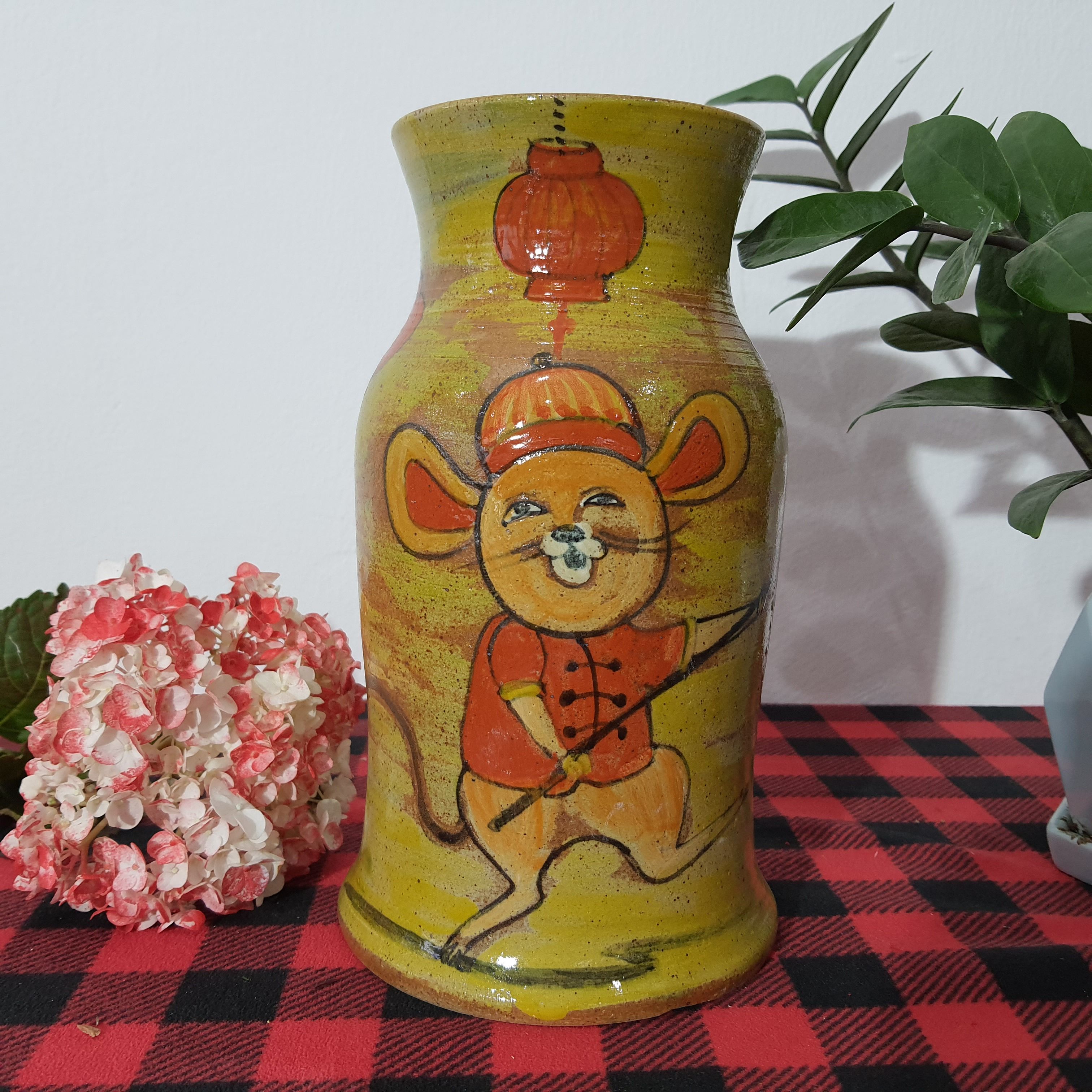 Bình hoa vuốt tay đọc bản họa tiết chuột vui xuân H25