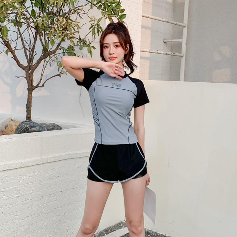 Đồ bơi nữ, tay ngắn chất vải mềm mại, co giãn 4 chiều, thiết kế trẻ trung năng động có size từ 35kg đến 60kg
