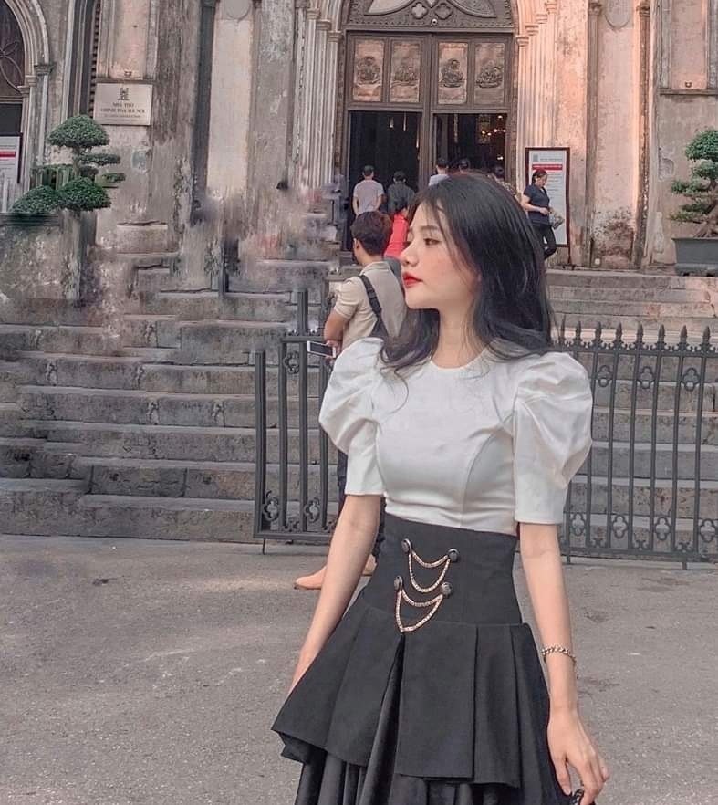 Áo Cổ Tròn Xếp Ly Tay Lyly