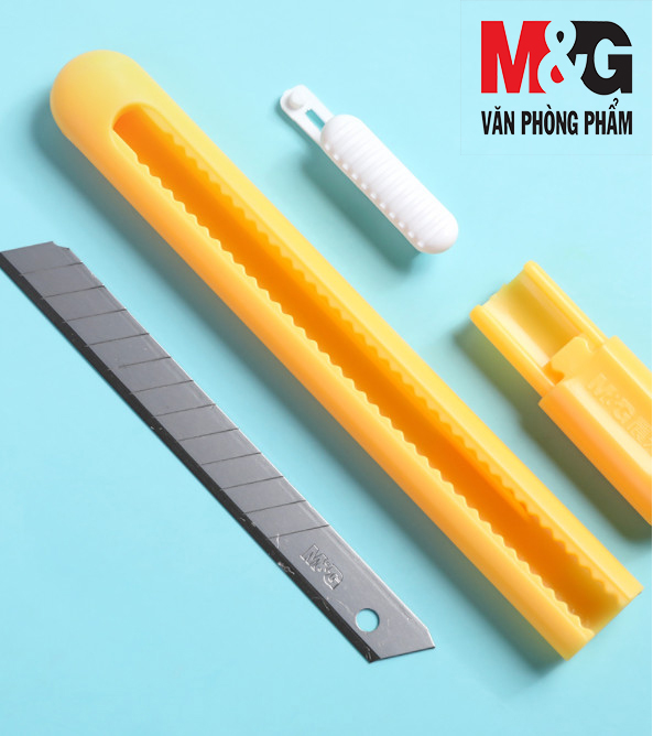 Dao rọc giấy M&G thân có 4 màu xanh dương,xanh lá, vàng, hồng-lưỡi dao dài 9mm- ASS91462