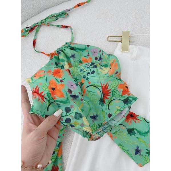 Set áo croptop cổ yếm hoa xanh lá cột dây lưng kèm quần suông trắng