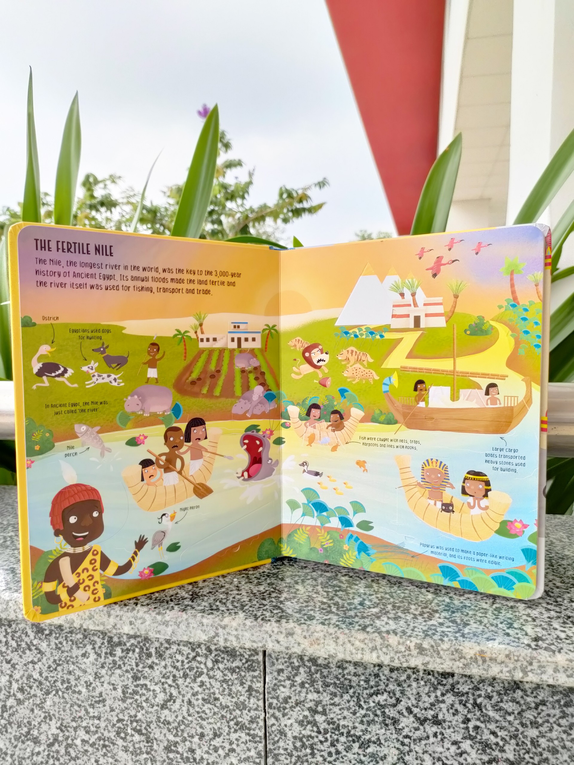 Sách tương tác lật mở cho bé 6+ Ancient Egyptians (IT)