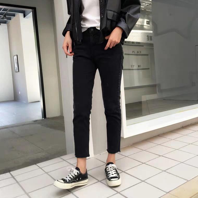Quần jeans đen rách tua rua
