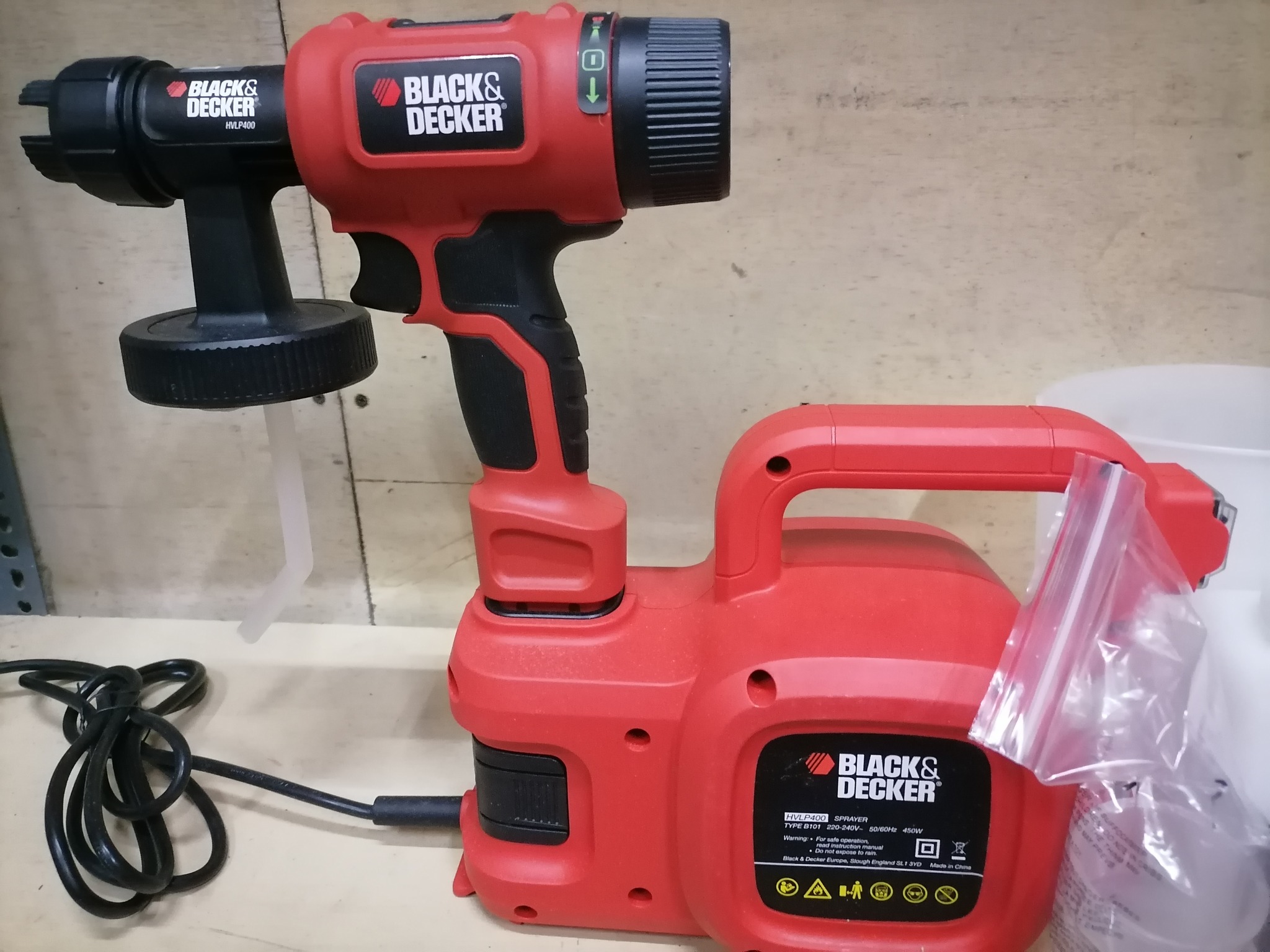 Máy phun sơn dùng điện 450w 1200ml BLACK &amp; DECKER HVLP400-B1- Hàng chính hãng