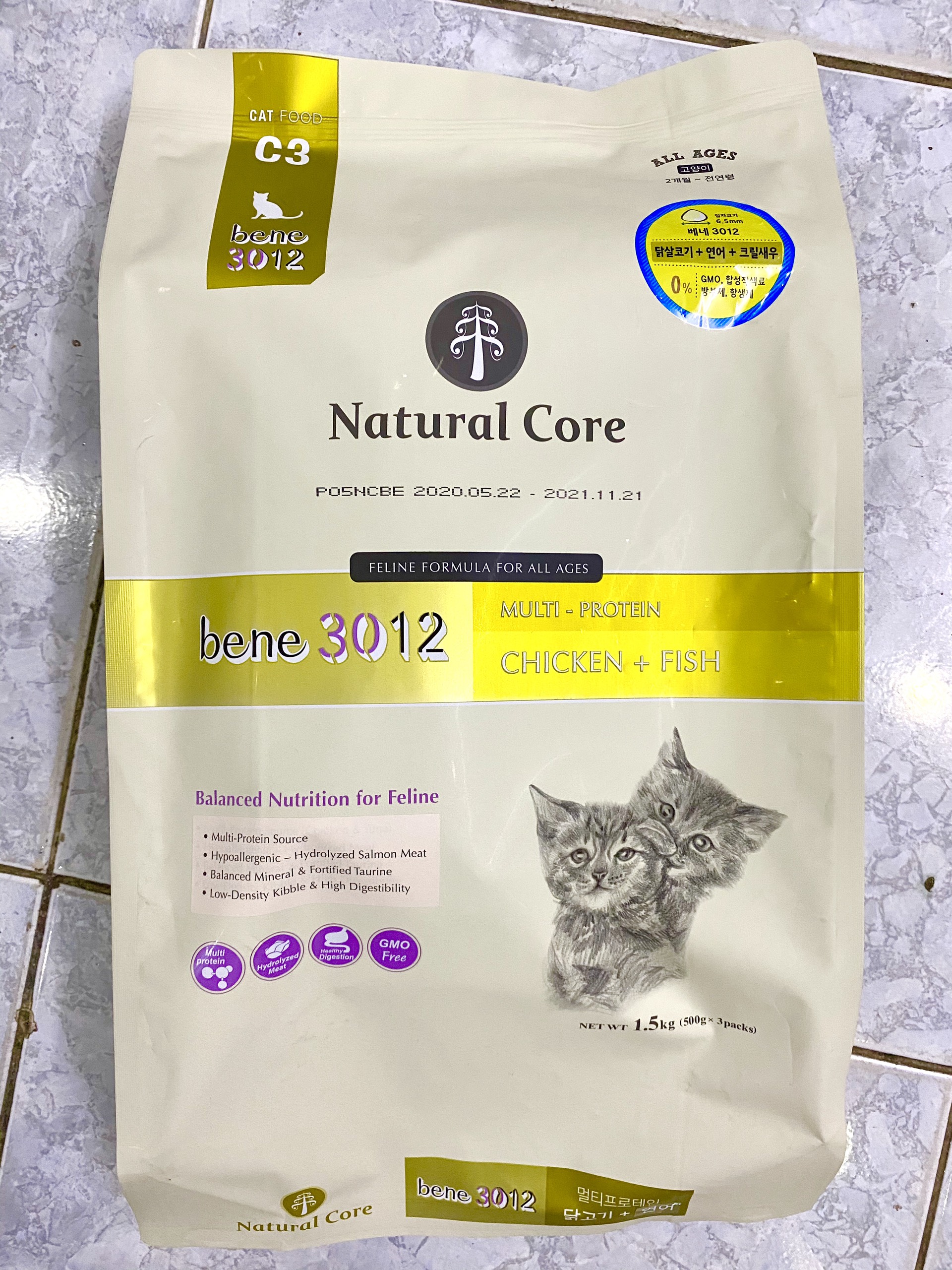 Natural Core Thức ăn hạt cho mèo mọi lứa tuổi (Thịt gà &amp; Cá hồi) [1,5kg]