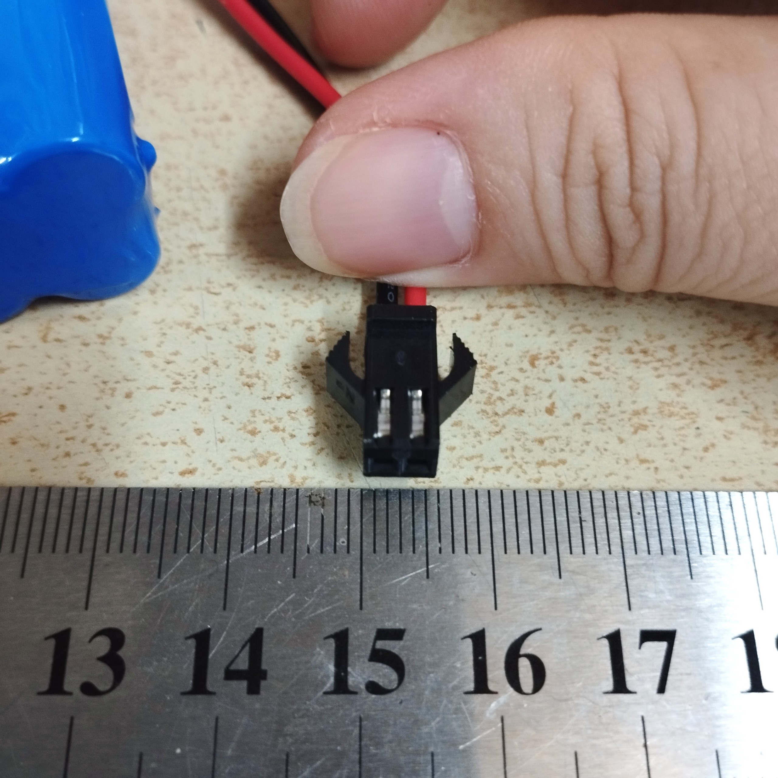 Pin sạc AAA điện áp 4.8V dung lượng 700mAh xếp vuông Jack SM càng cua đen