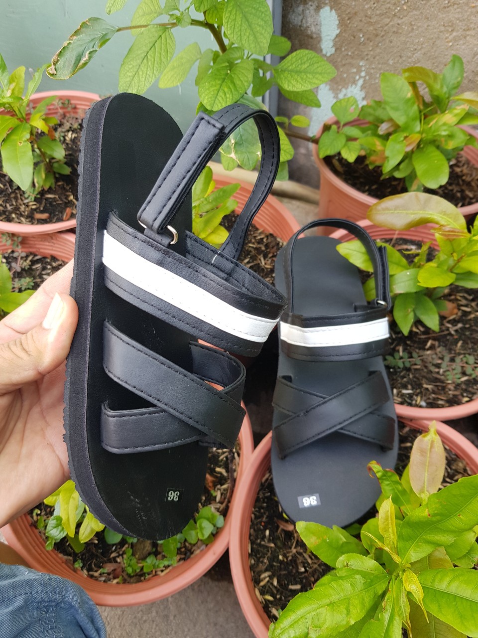 Dép sandal ( đế đen quai trắng ) size từ 35 nữ đến 42