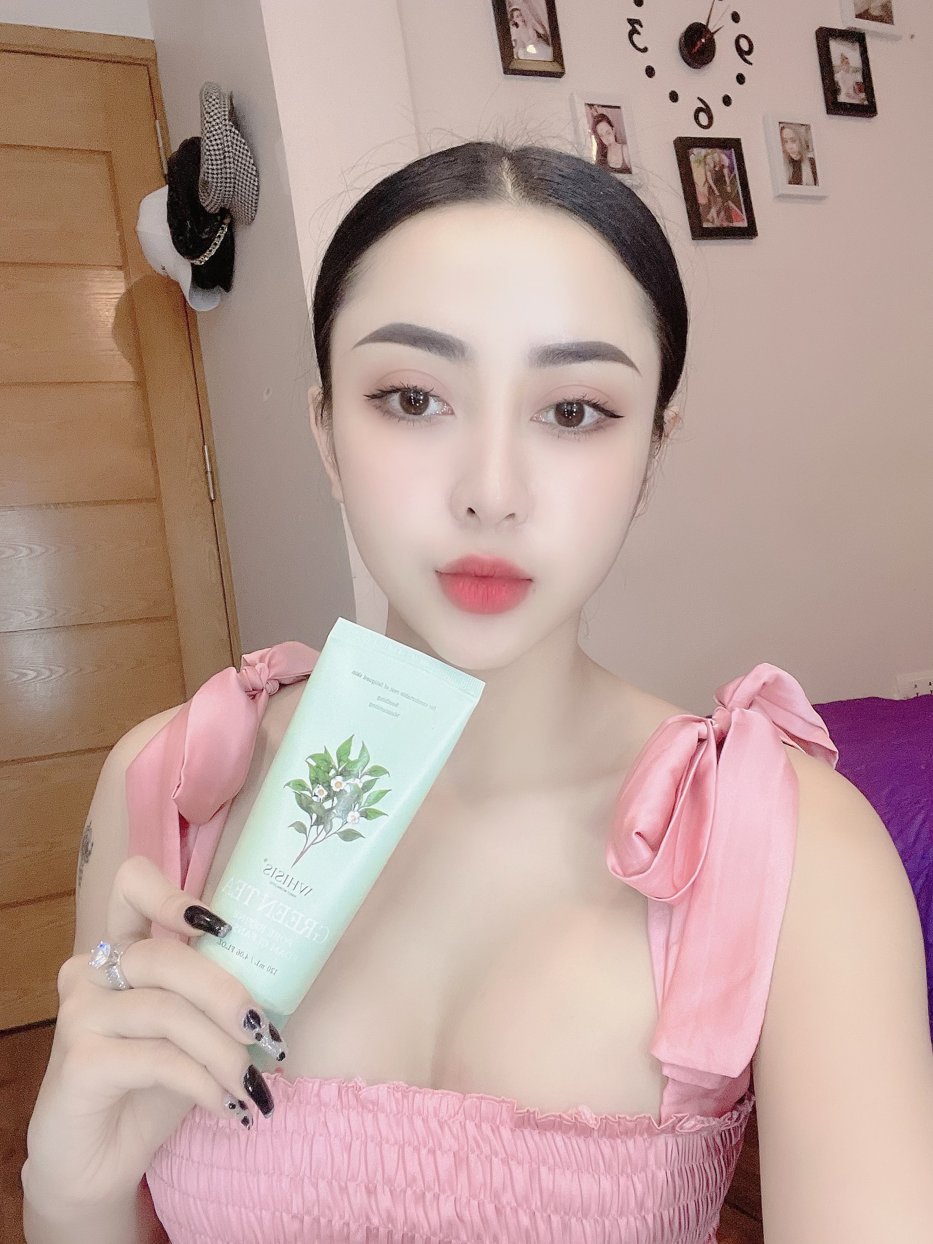 Sữa rửa mặt trà xanh giảm mụn làm sạch sâu lỗ chân lông Whisis dung tích 120ml