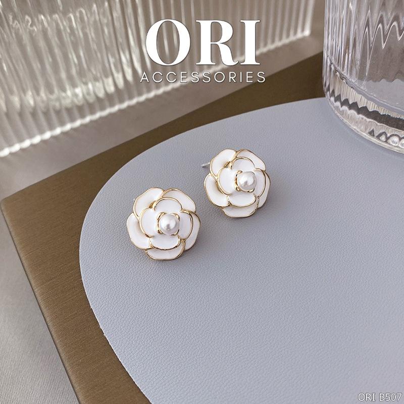 Bông tai nữ hình cánh hoa Vera xinh xắn ORI ACCESSORIES B507