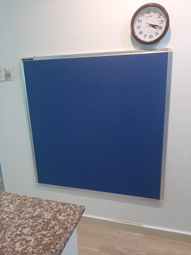 Bảng Ghim Vải Nỉ màu xanh dương Bavico - Ghim không để lại dấu - Kích Thước 80x120cm