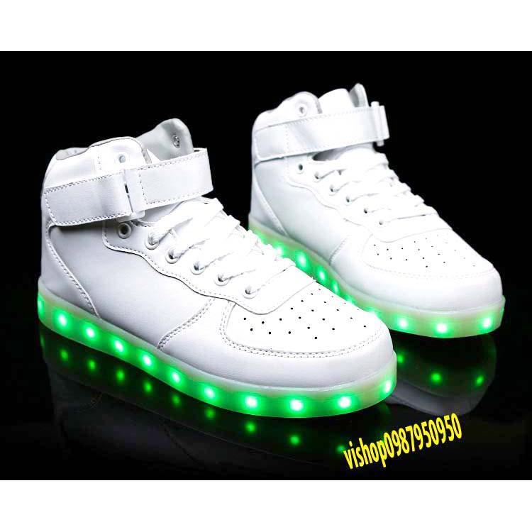Giày Phát Sáng Màu trắng cao cổ phát sáng 7 màu 11 chế độ đèn led style hàn quốc mã GN35 Zhấp dẫn