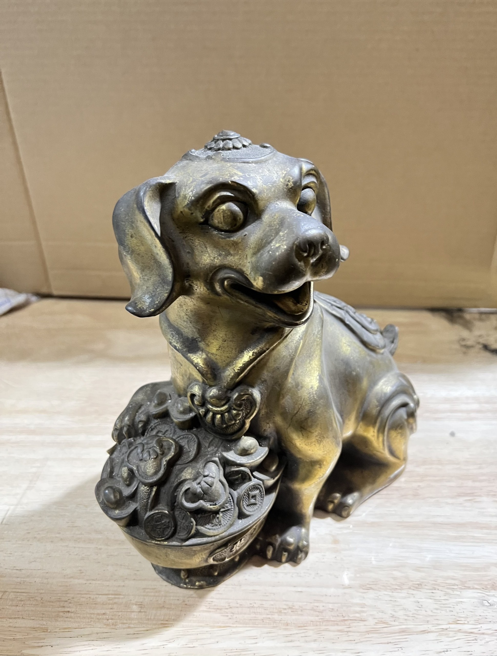 Tượng Chó Phong Thủy Cầu Tài Lộc màu giả cổ bằng Đồng - cao 21cm