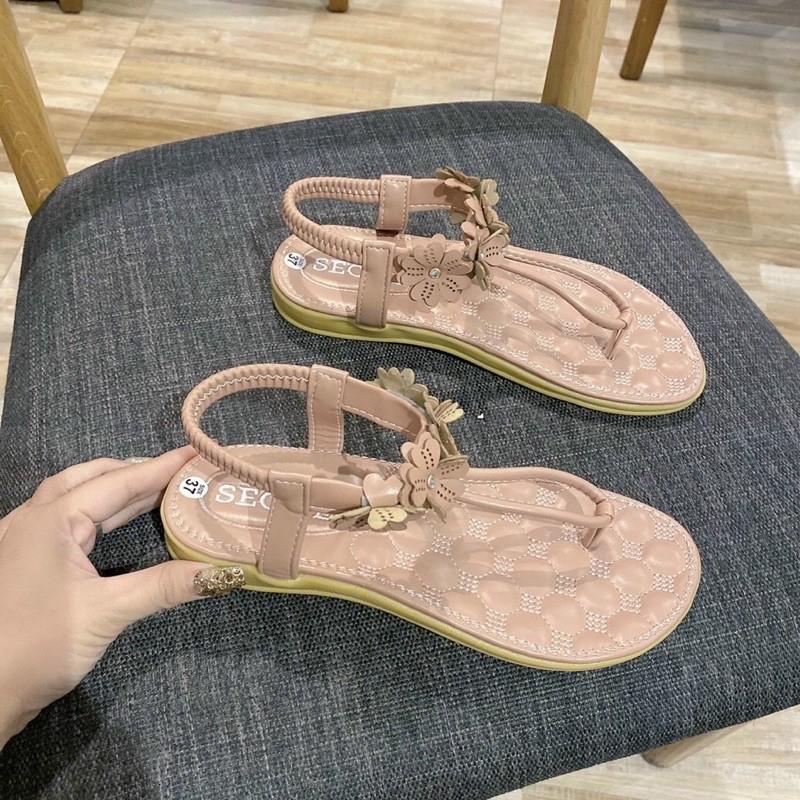 Sandal kẹp quai T hoa nhí lót thêu êm gót 2cm