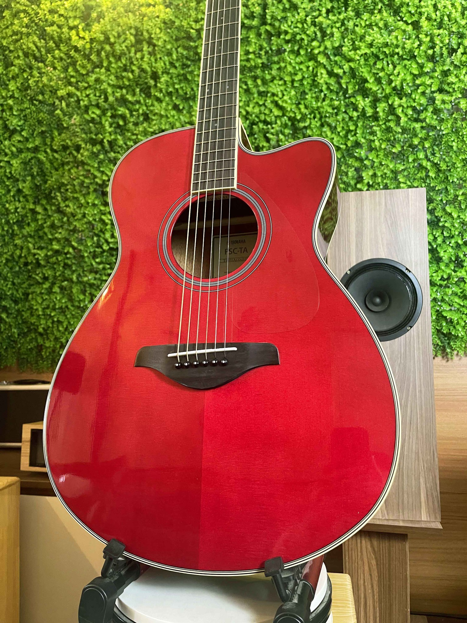 Đàn Guitar Yamaha FSC-TA TransAcoustic Ruby Red