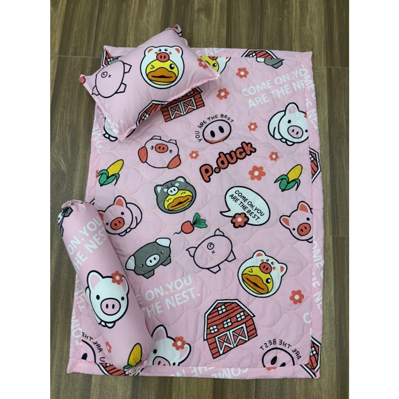 BỘ CHĂN GỐI 3 MÓN CHO BÉ COTTON POLY - LỢN NHÍ NHỐ